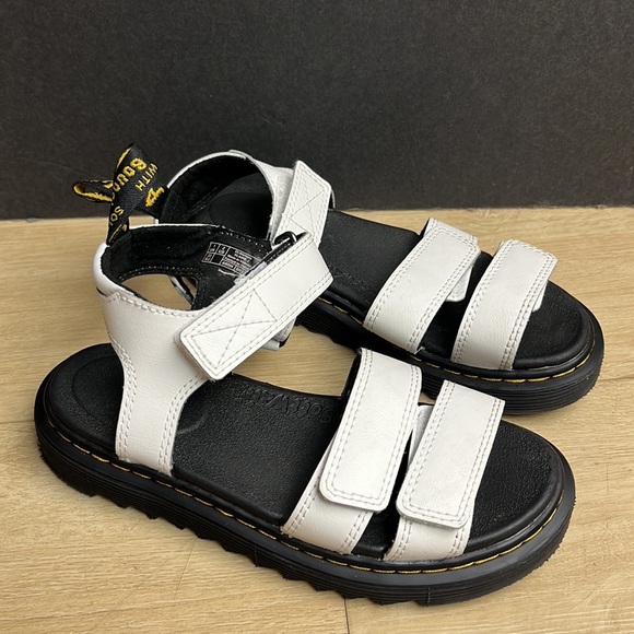 Dr. Martens Unisex-Child Klaire, SIZE 2 US - Picture 2 of 7